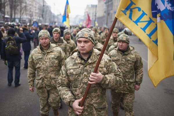 Памятное шествие участников битвы за Дебальцево в Киеве