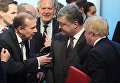 Глава МИД Великобритании Борис Джонсон и президент Украины Петр Порошенко (справа налево) на 53-й Мюнхенской конференции по безопасности