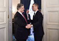 Президент Украины Петр Порошенко и генеральный секретарь НАТО Йенс Столтенберг во время встречи в Мюнхене