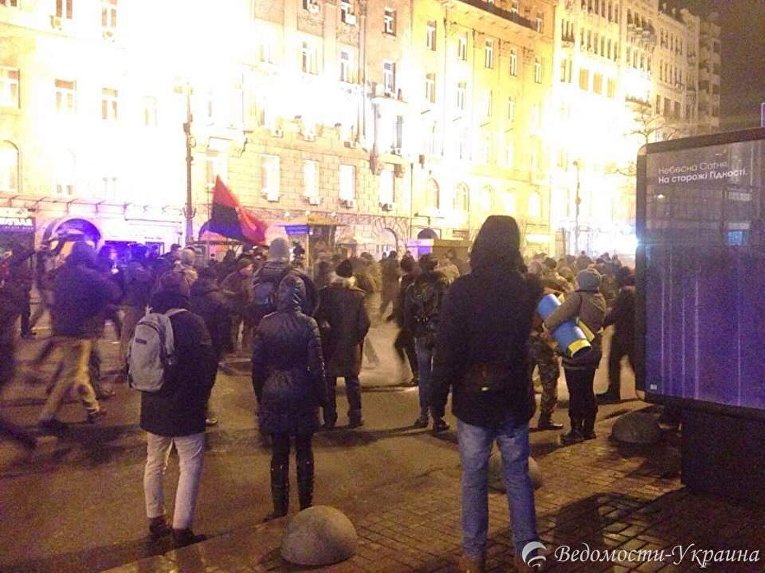 Столкновения между правоохранителями и митингующими в центре Киева