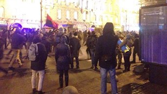 Столкновения между правоохранителями и митингующими в центре Киева