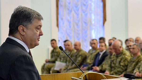 Президент Петр Порошенко во время выступления на оперативном сборе руководящего состава ВСУ