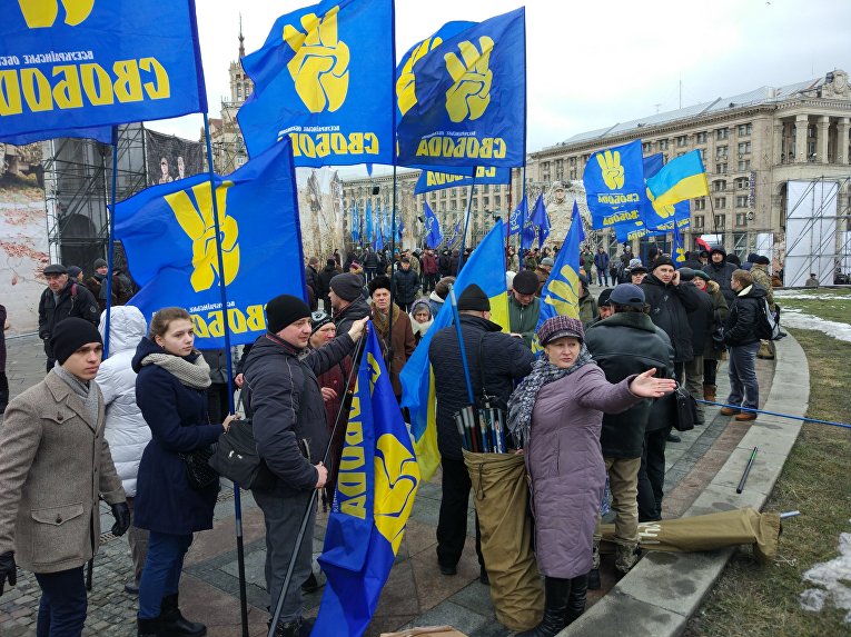 В центре Киева собрались более тысячи сторонников Свободы и ПС