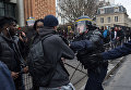Столкновения демонстрантов с полицией в связи с насилием над мигрантами