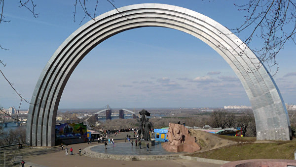 Арка Дружбы народов в Киеве