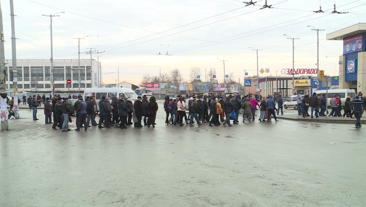 Перекрытие дороги в Запорожье с требованием снять карантинные ограничения на продажу свинины из-за случая АЧС