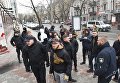 Активисты Азова в Одессе облили краской здание Проминвестбанка