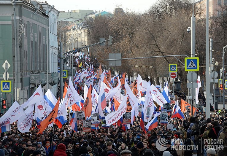 Участники марша памяти Бориса Немцова в Москве, приуроченного ко второй годовщине убийства политика