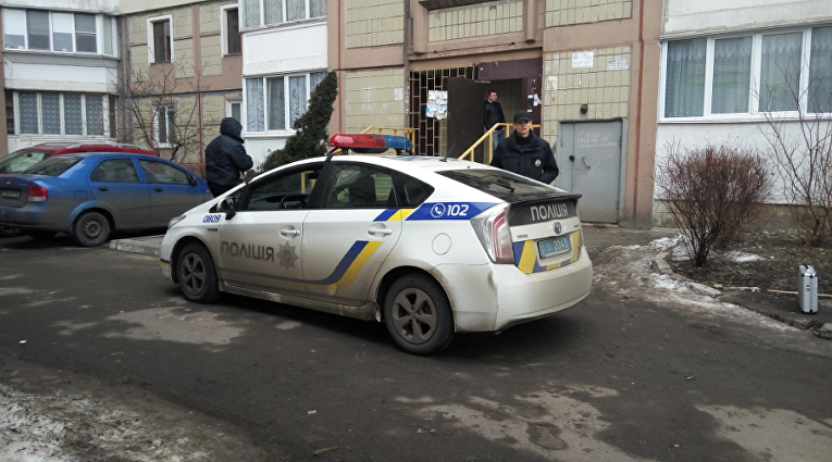 В столичном районе Академгородок по улице Академика Ефремова, 17, полицейские применили огнестрельное оружие.
