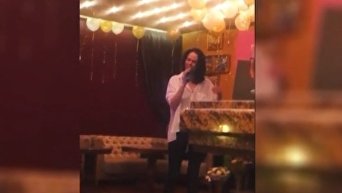 Жена Кличко спела на своем дне рождения в Киеве. Видео