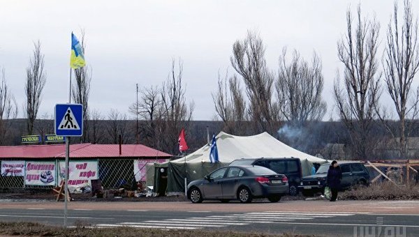 Блокпост участников блокады на трассе Донецк-Мариуполь