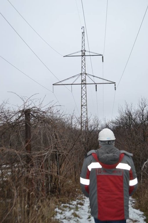 Аварийные работы для восстановления электроснабжения в Авдеевке