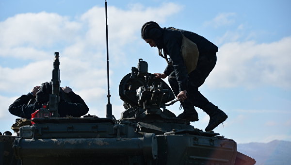 Экипаж танка Т-72Б3 в РФ. Архивное фото