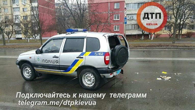 Вооруженный угон маршрутки в Киеве. Кадры с места ЧП