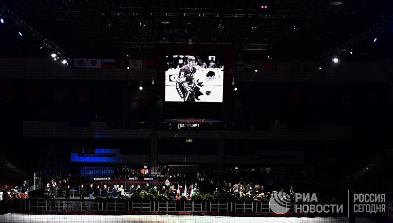 Церемония прощания с хоккеистом Владимиром Петровым