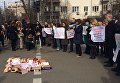 Тушки под АП из-за Иванющенко. Активисты передали Порошенко благодарность