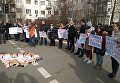 Тушки под АП из-за Иванющенко. Активисты передали Порошенко благодарность