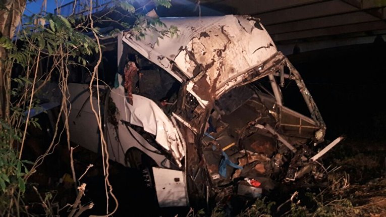 По меньшей мере 16 человек погибли и порядка 35 получили ранения в результате падения автобуса в ущелье к юго-западу от столицы Панамы. Инцидент произошел в воскресенье по местному времени в местечке под названием Антон в 170 километрах от города Панама.
