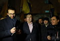 Активисты у здания Соломенского райсуда Киева пытались не допустить побега подозреваемого в злоупотреблении служебным положением главы ГФС Романа Насирова
