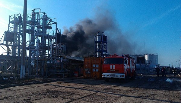 Под Харьковом крупный пожар: горят цистерны с мазутом и газоконденсатом