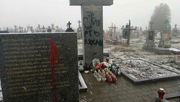 Вандалы осквернили могилы поляков во Львовской области