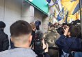 Блокирование отделения Сбербанка бетонными блоками в Киеве