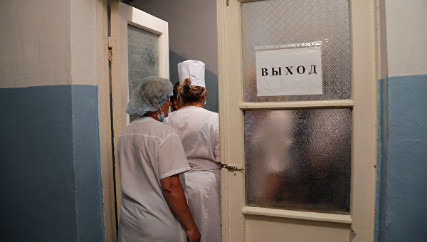 Врачи в одной из больниц в Донецкой области. Архивное фото