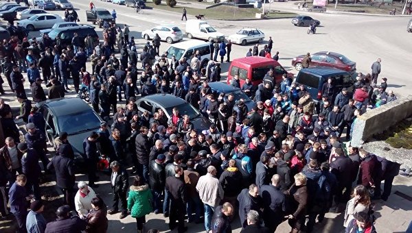 Митинг с требованиями легализации добычи янтаря в Олевске