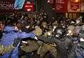 Столкновения во время вече в поддержку блокады в Донбассе на Майдане в Киеве