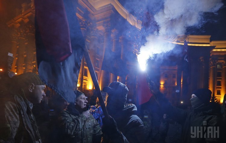 Митинг в поддержку блокады в Донбассе завершился стычками с правоохранителями