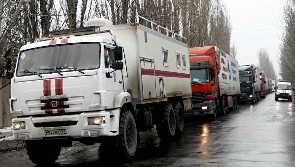 Автомобили конвоя МЧС РФ с гуманитарным грузом для жителей Донбасса. Архивное фото