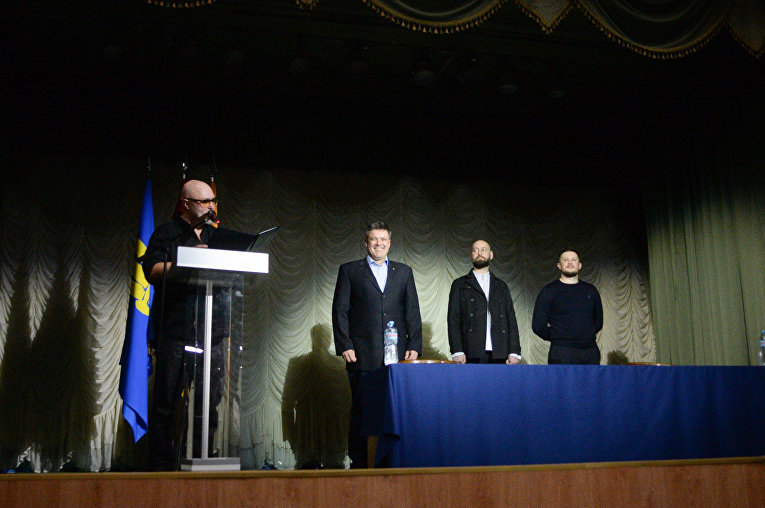 Лидеры Всеукраинского объединения Свобода, Национального корпуса и Правого сектора подписали Национальный манифест