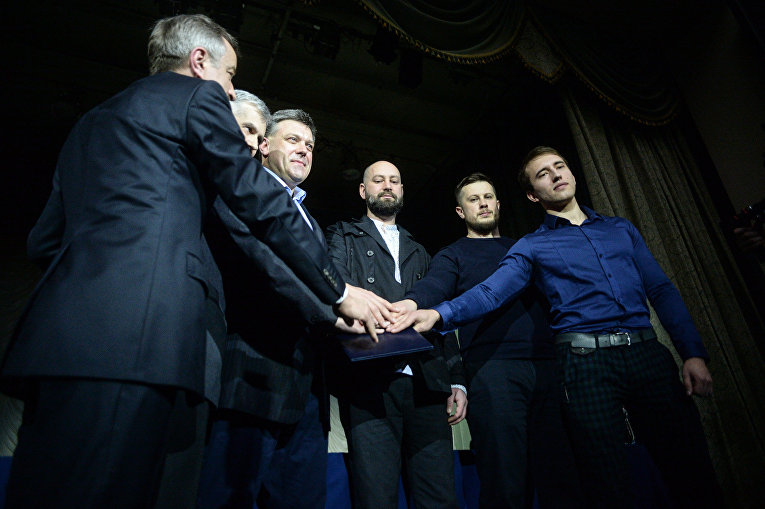 Лидеры Всеукраинского объединения Свобода, Национального корпуса и Правого сектора подписали Национальный манифест
