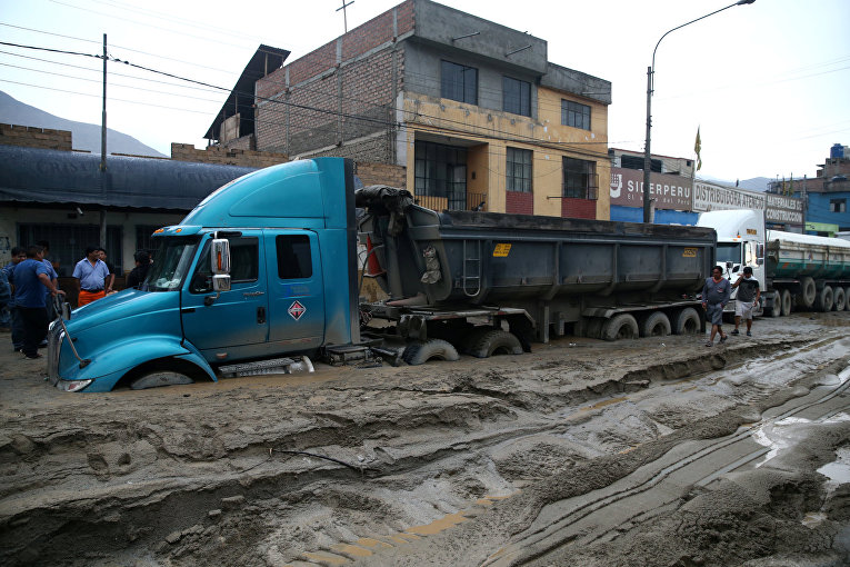 Последствия масштабного наводнения в Перу