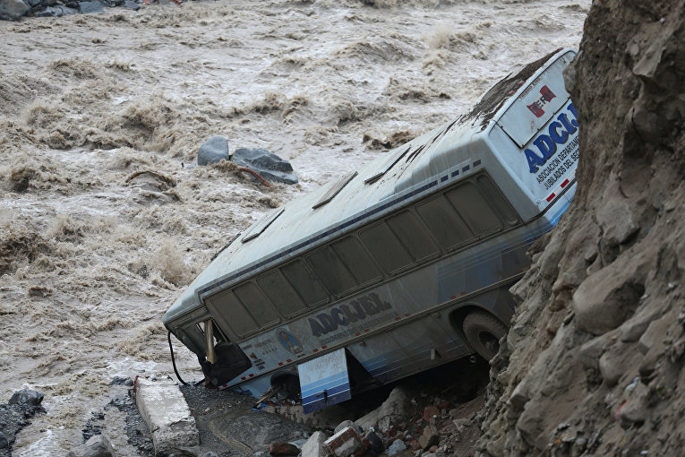 Последствия масштабного наводнения в Перу