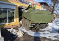 Военный бензовоз врезался в зоомагазин в Николаеве