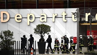 Полиция Парижа на месте нападения в аэропорту Орли