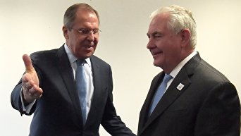 Министр иностранных дел РФ Сергей Лавров (слева) и государственный секретарь США Рекс Тиллерсон