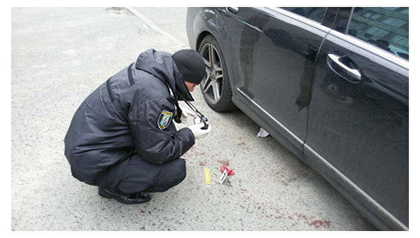 Работа полиции на месте нападения на мужчину в Киеве
