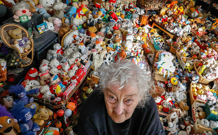 Пенсионерка из Бельгии собрала коллекцию из 20 тисяч игрушек за 65 лет
