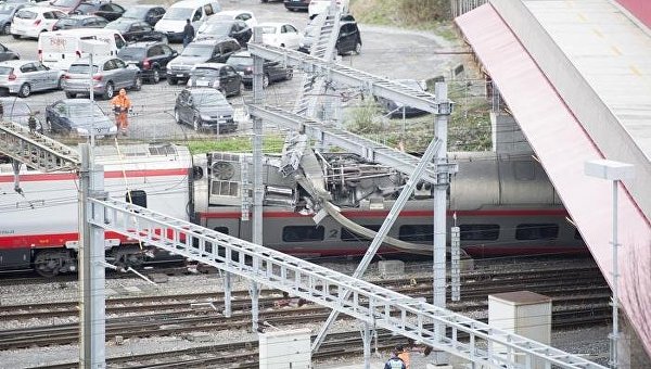 Схождение вагона пассажирского поезда в Швейцарии