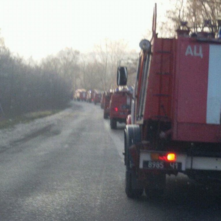 Колонна пожарных машин в сторону Балаклеи
