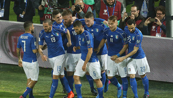 Сборная команда Италии по футболу в матче против сборной Албании