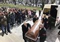 Гроб с телом Дениса Вороненкова доставили во Владимирский собор в Киеве
