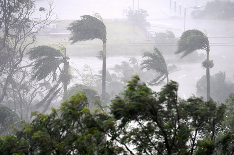 Мощный циклон Дебби в Австралии