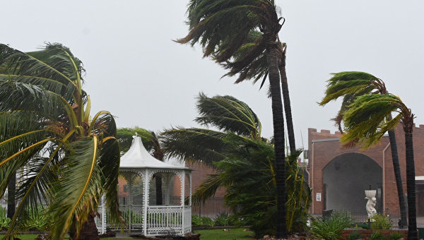 Мощный циклон Дебби в Австралии