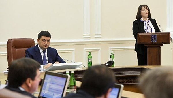 Премьер-министр Владимир Гройсман и глава НАПК Наталья Корчак