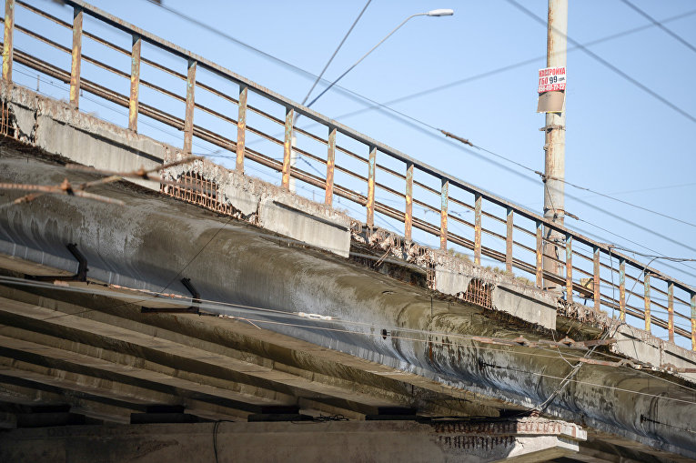 Ремонт путепровода над станцией метро Нивки в Киеве