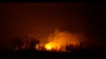 Масштабный пожар в районе Осокорков в Киеве. Видео