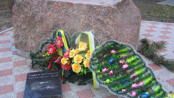 Разрушенный мемориал памяти погибшим на Майдане